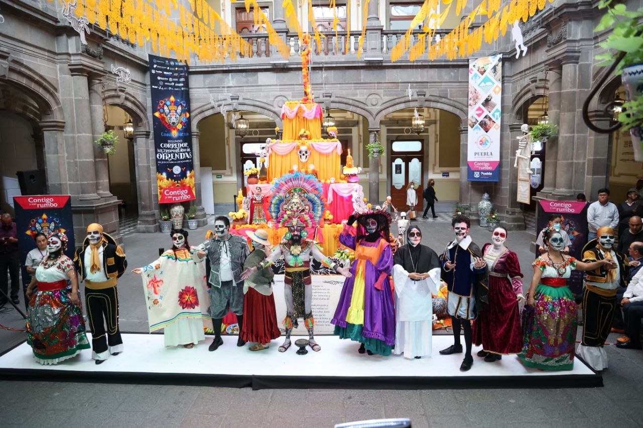 Ofrenda en el Palacio Municipal rompe récord de visitantes