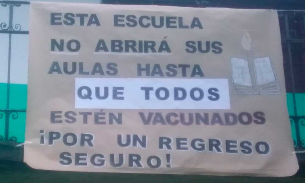 Ante el regreso a clases, alumnos de Zacatlán exigen vacunas 