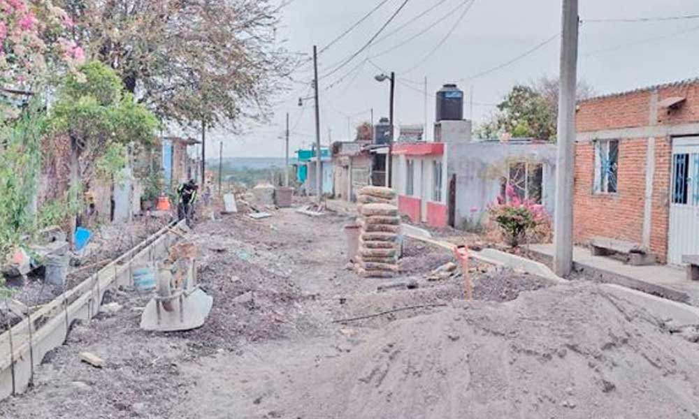 Solicitan habitantes de la localidad Escape de Lagunillas pavimentación para sus calles  