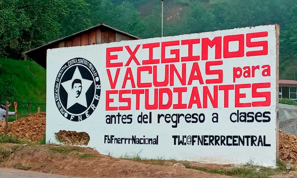 Peligro inminente el regreso a clases sin vacuna, alumnos denuncian la falta de atención en Ahuacatlán