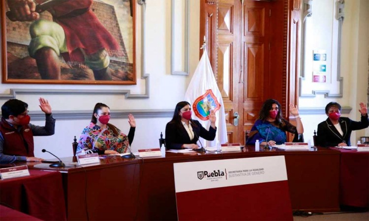 Ayuntamiento de Puebla sesiona a favor de la prevención, atención, sanción y erradicación de la violencia contra las mujeres 