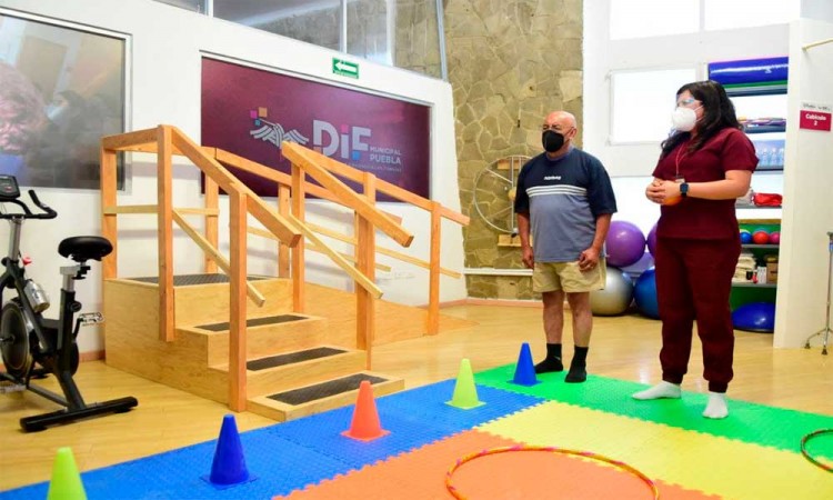 Abre SMDIF nueva área de fisioterapia para personas adultas mayores 