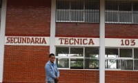 Denuncian maestros de Cuetzalan las malas condiciones de las instituciones