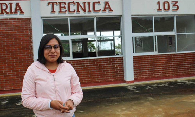 Exigen maestros de Cuetzalan vacunas para los estudiantes y mejoras para sus escuelas