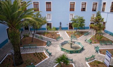 Recupera el Rector Alfonso Esparza el Jardín Histórico del Colegio Carolino