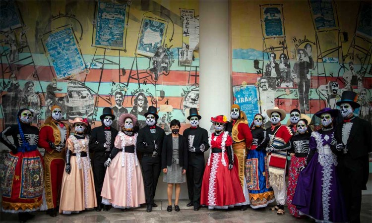 La Rectora Lilia Cedillo inaugura el Festival de Día de Muertos en el Complejo Cultural Universitario