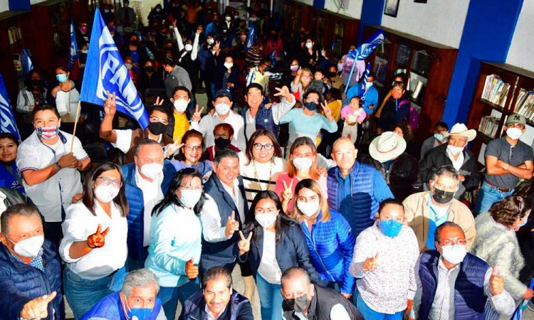 Militantes panistas  respaldan a Genoveva Huerta en Tehuacán