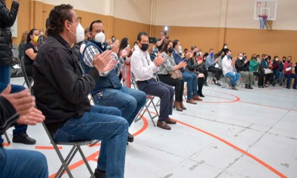 El Sindicato de trabajadores del H. Ayuntamiento de Puebla hace entrega simbólica de víveres a regidores.