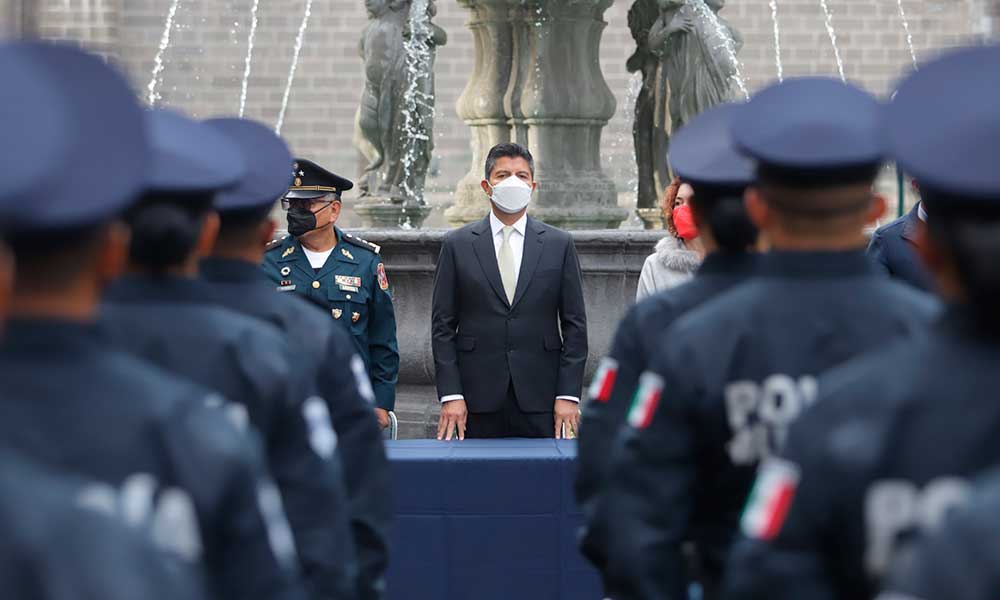Eduardo Rivera encabezó la ceremonia de graduación de 32 nuevos policías en Puebla
