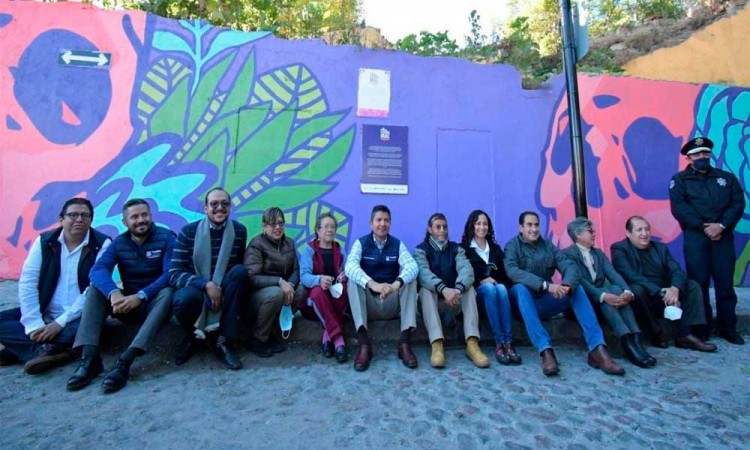 Eduardo Rivera Pérez suma esfuerzos con Colectivo Tomate para embellecer el barrio de Xanenetla