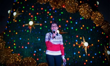 Lilia Cedillo Ramírez enciende el tradicional árbol de Navidad en el CCU