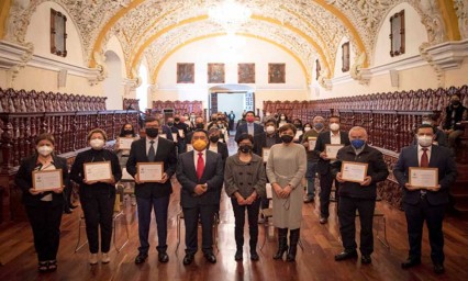 Entrega BUAP reconocimientos a trabajadores universitarios por 20 a 45 años de labor