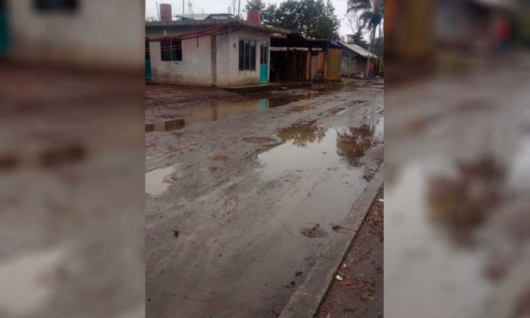 Denuncian falta de construcción de colectores pluviales en Xaltepuxtla