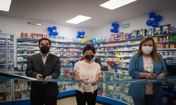 Inaugura Rectora Lilia Cedillo sucursal 21 de Farmacias Fleming en Huejotzingo