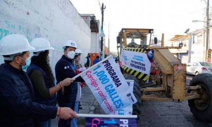 Arranca Eduardo Rivera obras de pavimentación en Mayorazgo