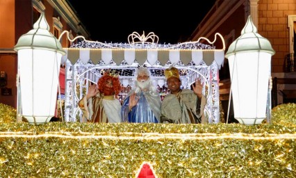 Eduardo Rivera y Liliana Ortiz encabezan desfile conmemorativo de Día de Reyes