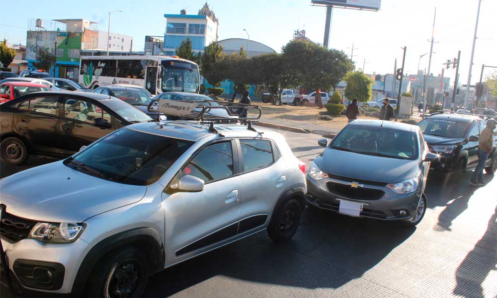 Uber logra suspensión de control de precios impulsado en Puebla