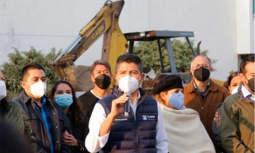 Supervisa Eduardo Rivera avance de pavimentación en Camino Real