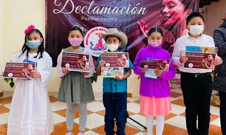 Concursan en declamación niños del Movimiento Antorchista en Puebla