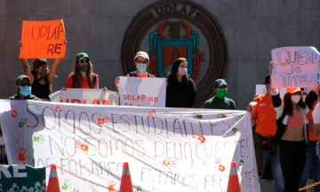 Estudiantes de la UDLAP en protesta piden di&aacute;logo con autoridades federales