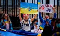 Canciller ucraniano acusa a los soldados rusos de violar mujeres en las ciudades ocupadas