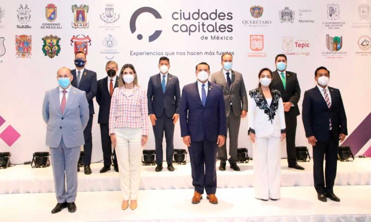Firma alcalde de Puebla la creación de la Asociación de Ciudades Capitales de México