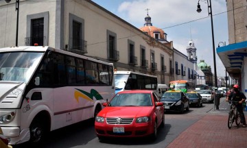 Por hundimientos en las calles, rutas que pasen por el Centro Histórico podrían reubicarse