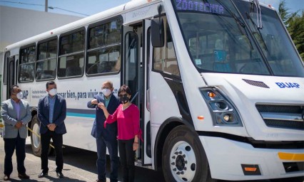 Inaugura Rectora Lilia Cedillo caseta de vigilancia y entrega autobús a la Facultad de Medicina Veterinaria y Zootecnia