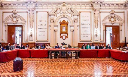 Participan estudiantes universitarios en sesión del Cabildo del Ayuntamiento de Puebla