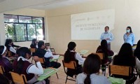 Invitan a jóvenes de Tepexi de Rodríguez a estudiar en la universidad de Tecomatlán