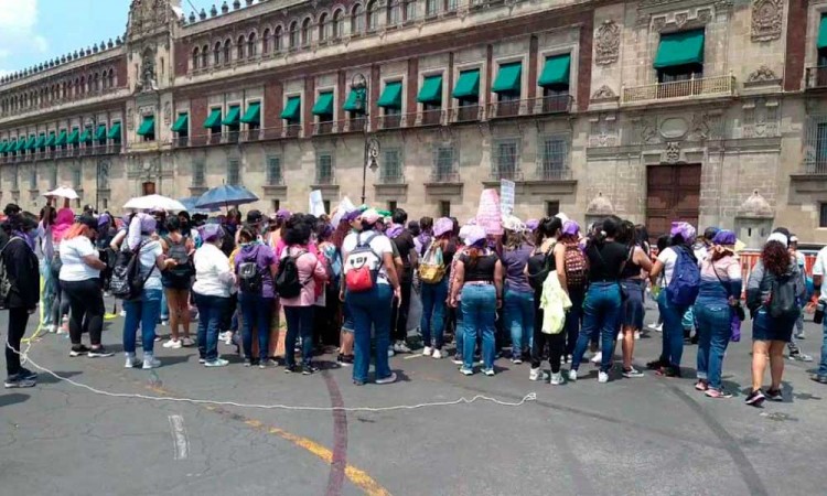 Marchan mujeres contra feminicidios y violencia de género en CDMX