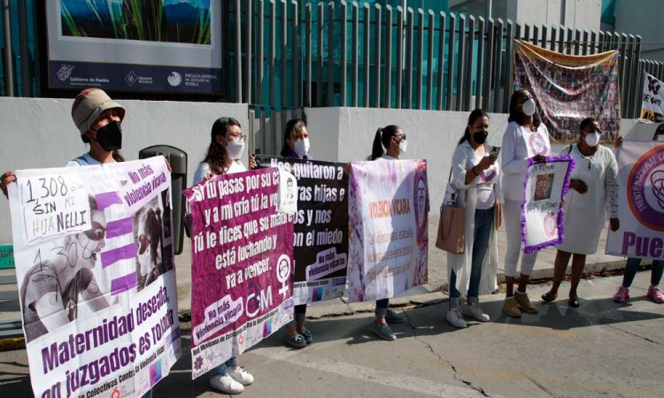 Madres marchan contra la violencia Vicaria en Puebla
