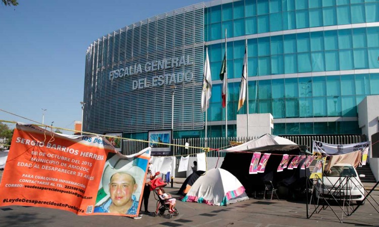 Con plantón en fiscalía Voz de los desaparecidos exige diálogo con el fiscal Gilberto Higuera