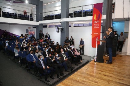 Eduardo Rivera Pérez reconoce la participación de la juventud en la mesa de Debate Interuniversitario