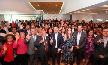 El alcalde Eduardo Rivera reconoce la labor de las y los maestros en Puebla