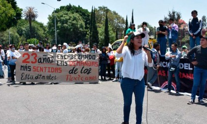 Exigen estudiantes de la FNERRR soluciones a sus demandas