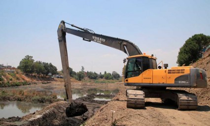 Ayuntamiento de Puebla limpia barrancas para evitar inundaciones