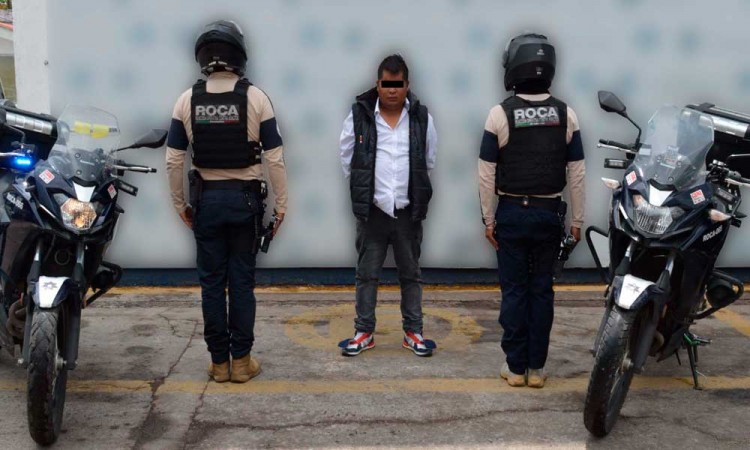 Detiene Policía Municipal de Puebla a dos hombres por robo a un cuentahabiente