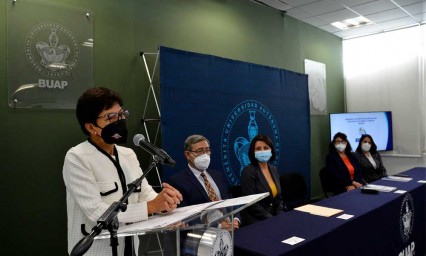 Da su Tercer Informe de Labores directora de la Facultad de Ciencias de la Computaci&oacute;n BUAP