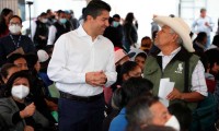Entrega Ayuntamiento de Puebla 256 escrituras de casas y terrenos regularizados