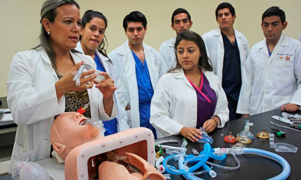 Conacyt ofrece becas de posgrado para las y los médicos mexicanos que ya estudian en el extranjero
