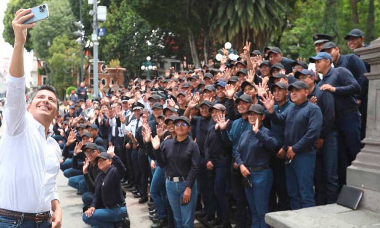 Refuerza cercanía Eduardo Rivera con los cadetes de la Academia de Policía