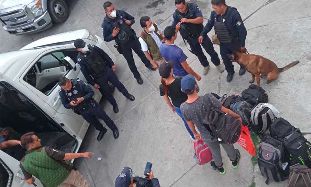 Rescatan a 69 migrantes retenidos en hotel de San Felipe Hueyotlipan