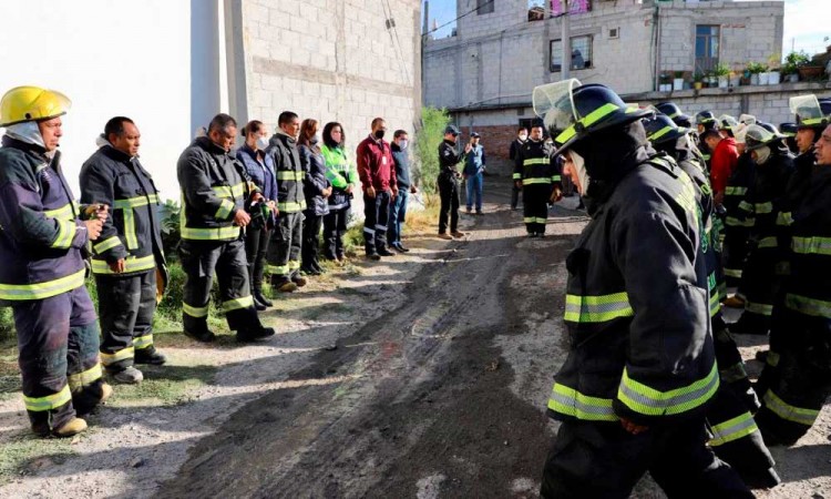 Asiste Ayuntamiento a víctimas de incendio en San Baltazar Tetela