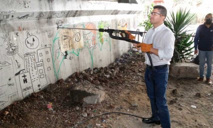 Dan mantenimiento al bulevar Capitán Carlos Camacho Espíritu