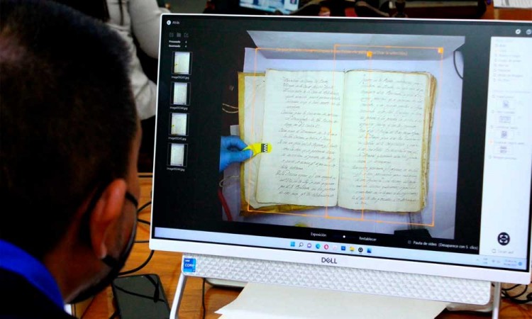Digitalizan archivos antiguos del Ayuntamiento de Puebla