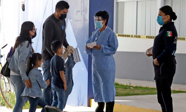Vacunación de menores en Tlaxcalancingo