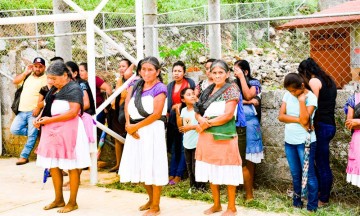 Antorchistas inaugruran cancha de usos múltiples en Huitzilan, Puebla