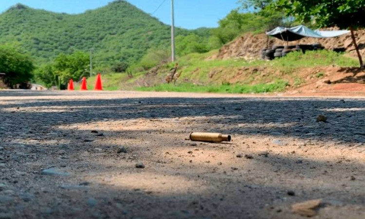 Suman seis muertos tras enfrentamiento entre delincuentes y autodefensas en Jolalpan
