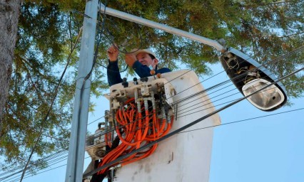 Da Ayuntamiento de Puebla mantenimiento al alumbrado público